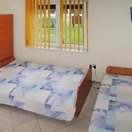アパート Cozy For 2 People, ポビエロボ